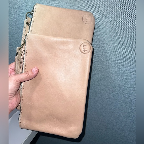 Carry 117 Ayni Leather Wristlet - Picture 5 of 9